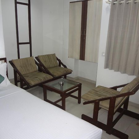 Hotel Airport Residency Ahmedabad Buitenkant foto