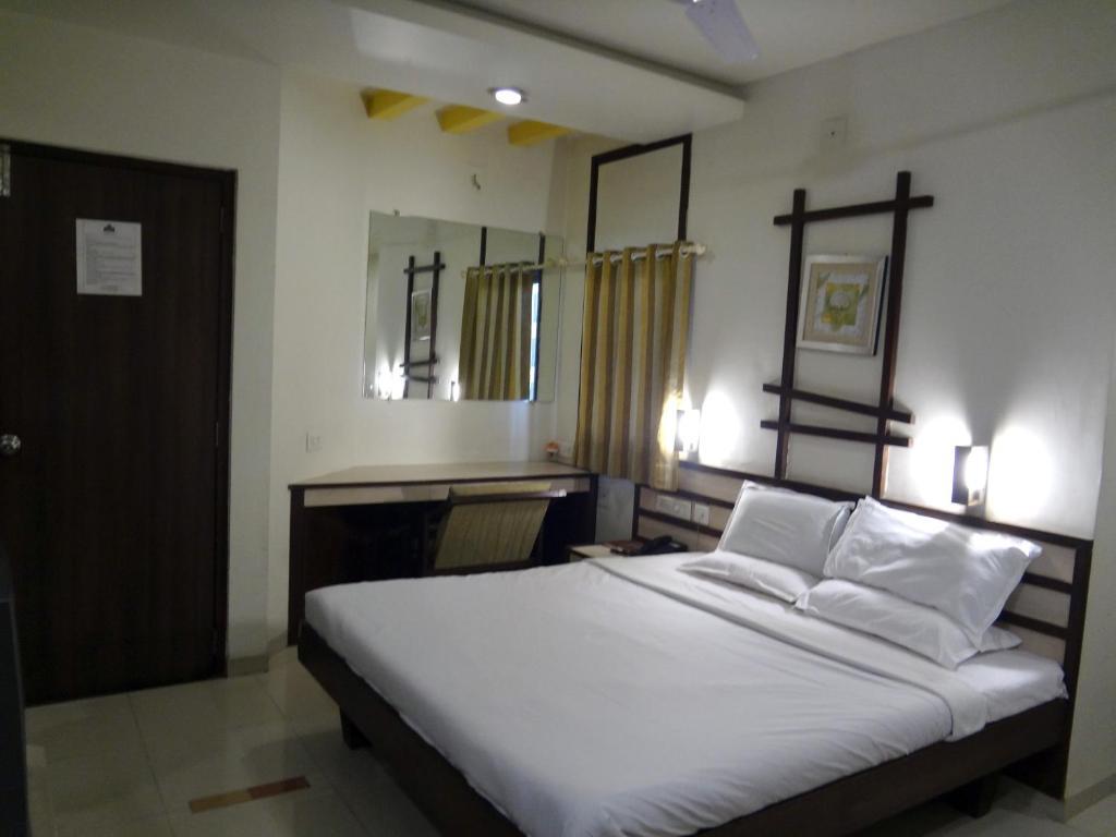 Hotel Airport Residency Ahmedabad Buitenkant foto
