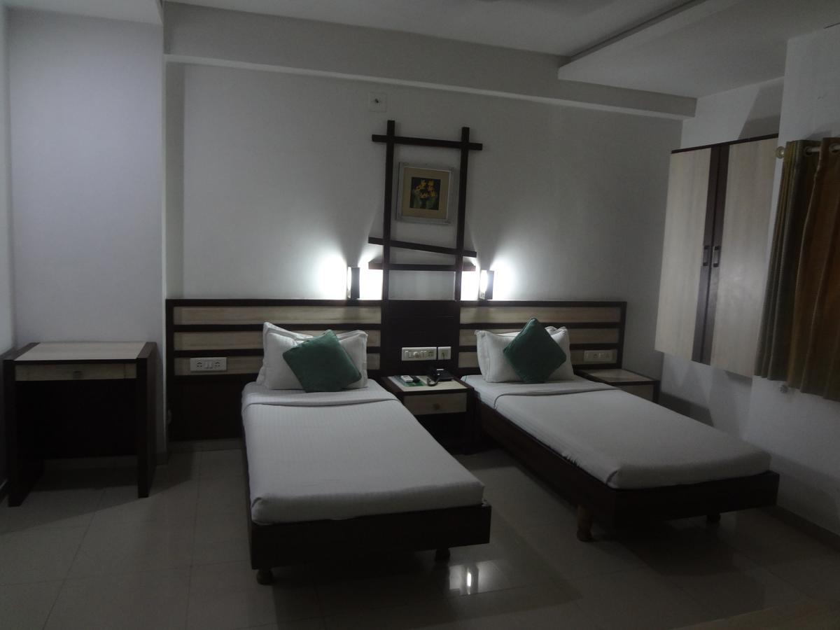 Hotel Airport Residency Ahmedabad Buitenkant foto