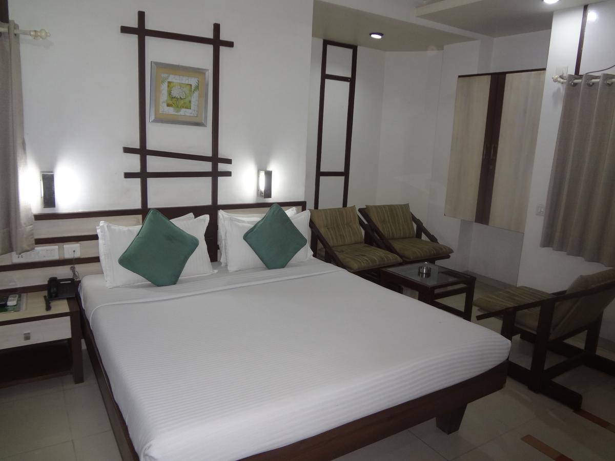 Hotel Airport Residency Ahmedabad Buitenkant foto