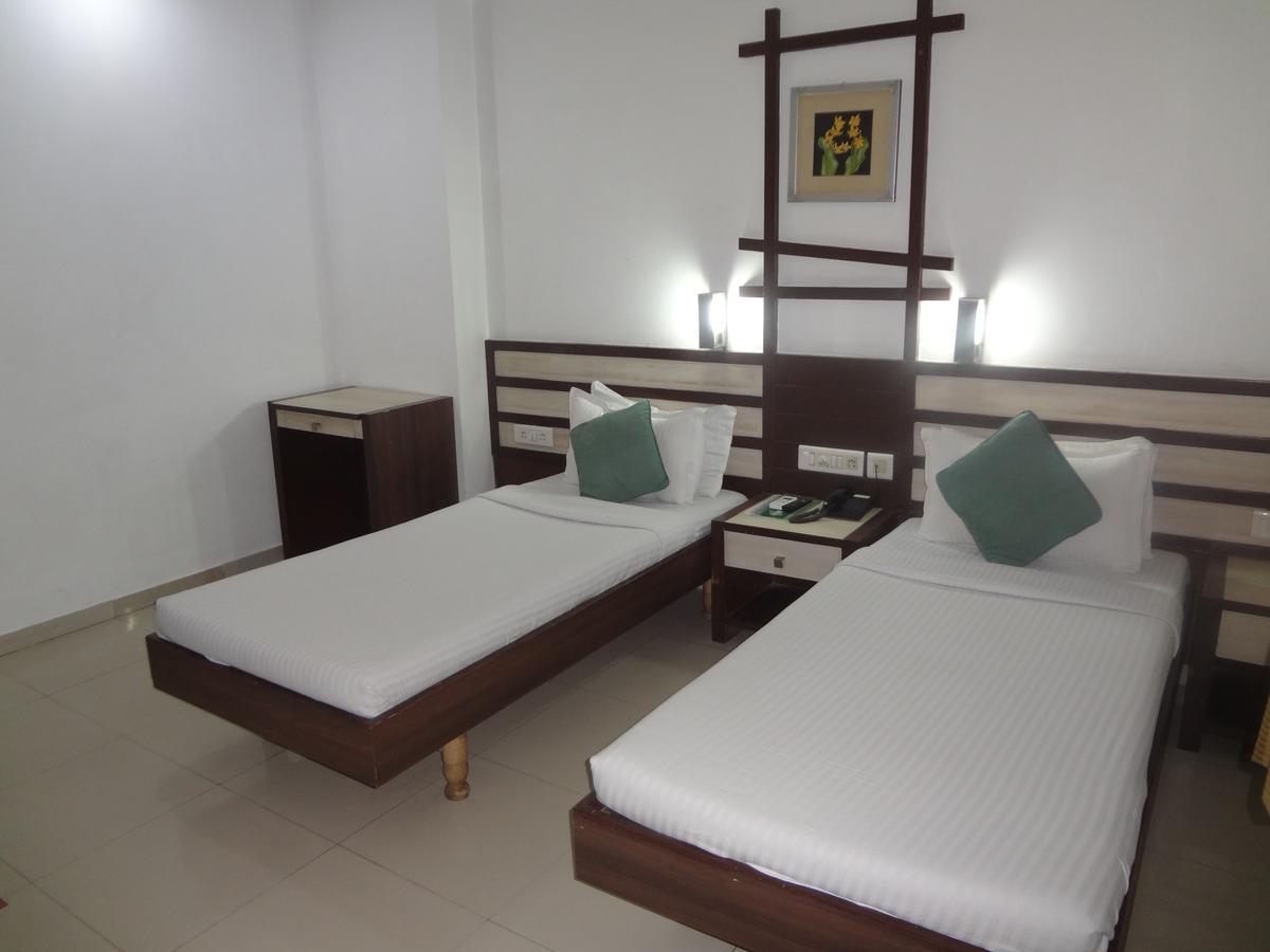 Hotel Airport Residency Ahmedabad Buitenkant foto