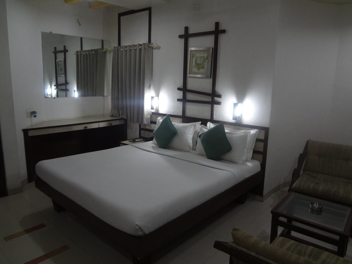Hotel Airport Residency Ahmedabad Buitenkant foto