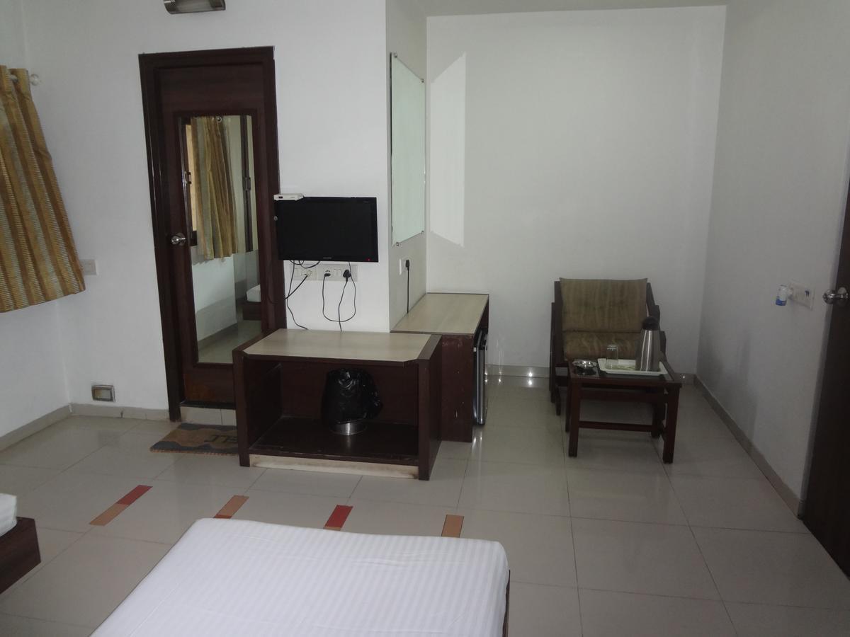 Hotel Airport Residency Ahmedabad Buitenkant foto