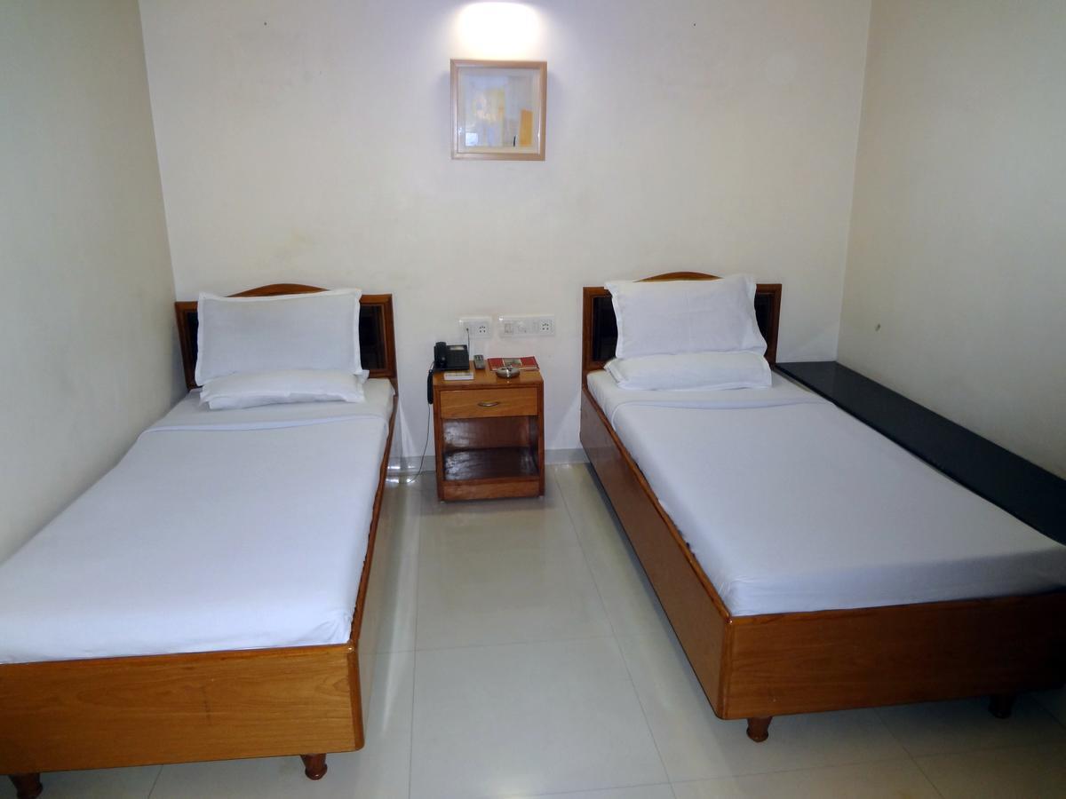 Hotel Airport Residency Ahmedabad Buitenkant foto