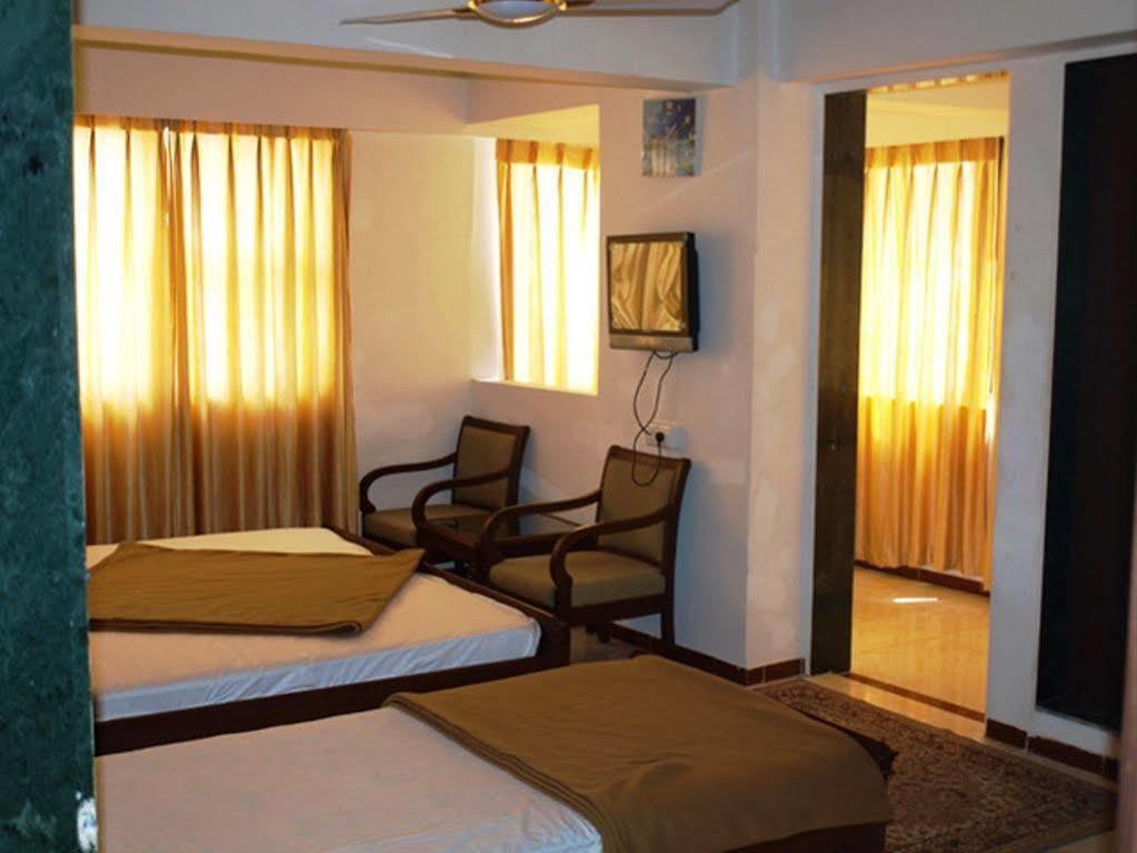 Hotel Airport Residency Ahmedabad Buitenkant foto