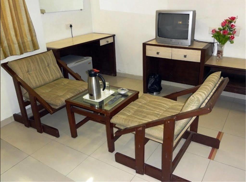 Hotel Airport Residency Ahmedabad Buitenkant foto