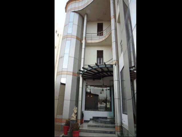 Hotel Airport Residency Ahmedabad Buitenkant foto