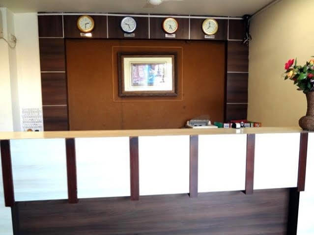 Hotel Airport Residency Ahmedabad Buitenkant foto