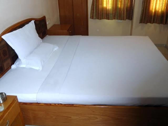 Hotel Airport Residency Ahmedabad Buitenkant foto