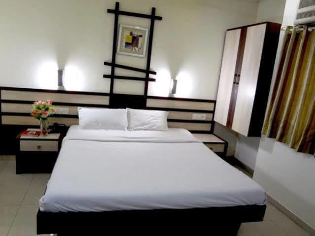 Hotel Airport Residency Ahmedabad Buitenkant foto