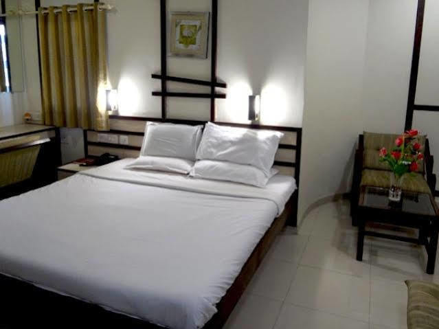 Hotel Airport Residency Ahmedabad Buitenkant foto