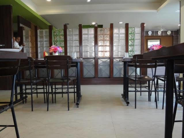 Hotel Airport Residency Ahmedabad Buitenkant foto